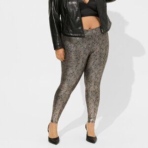 NWT Torrid Full Length Signature Waist Crackle Legging